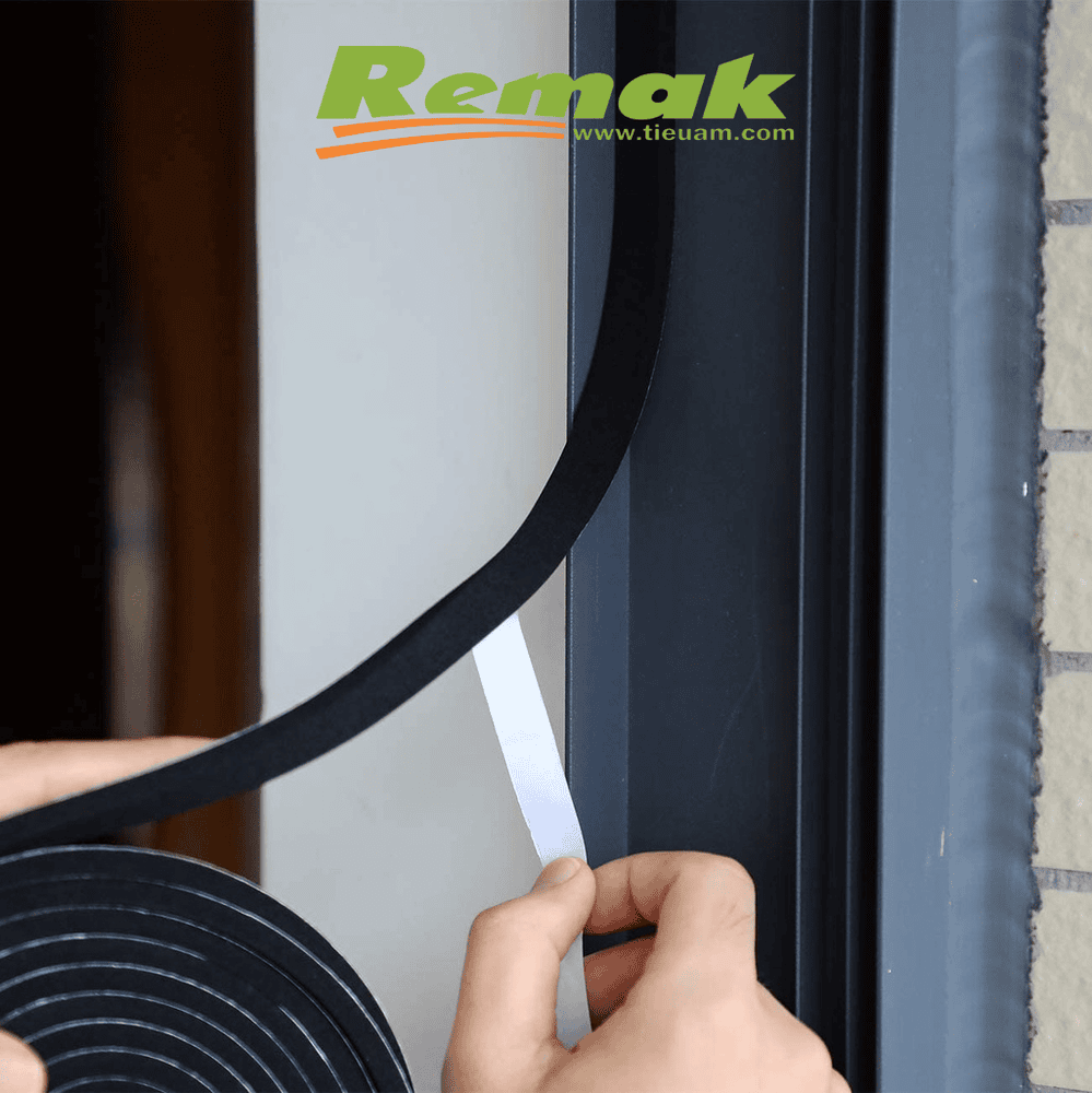 Gioăng xốp dán cách âm cửa rất hiệu quả